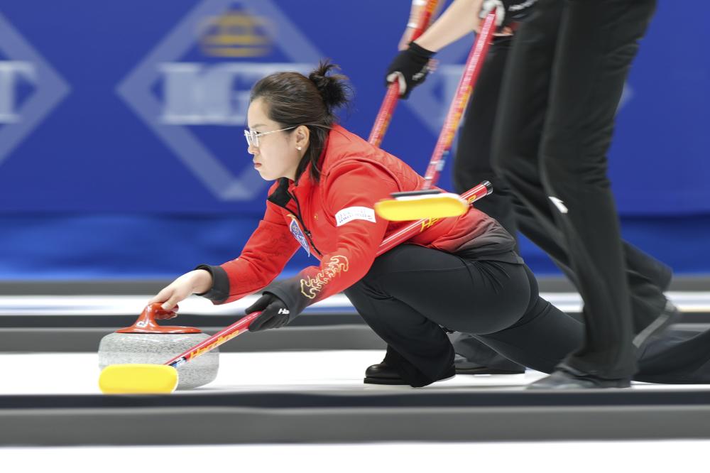 洛塞尔索：安哥拉球员身体素质出色，我们很难找到进球机会